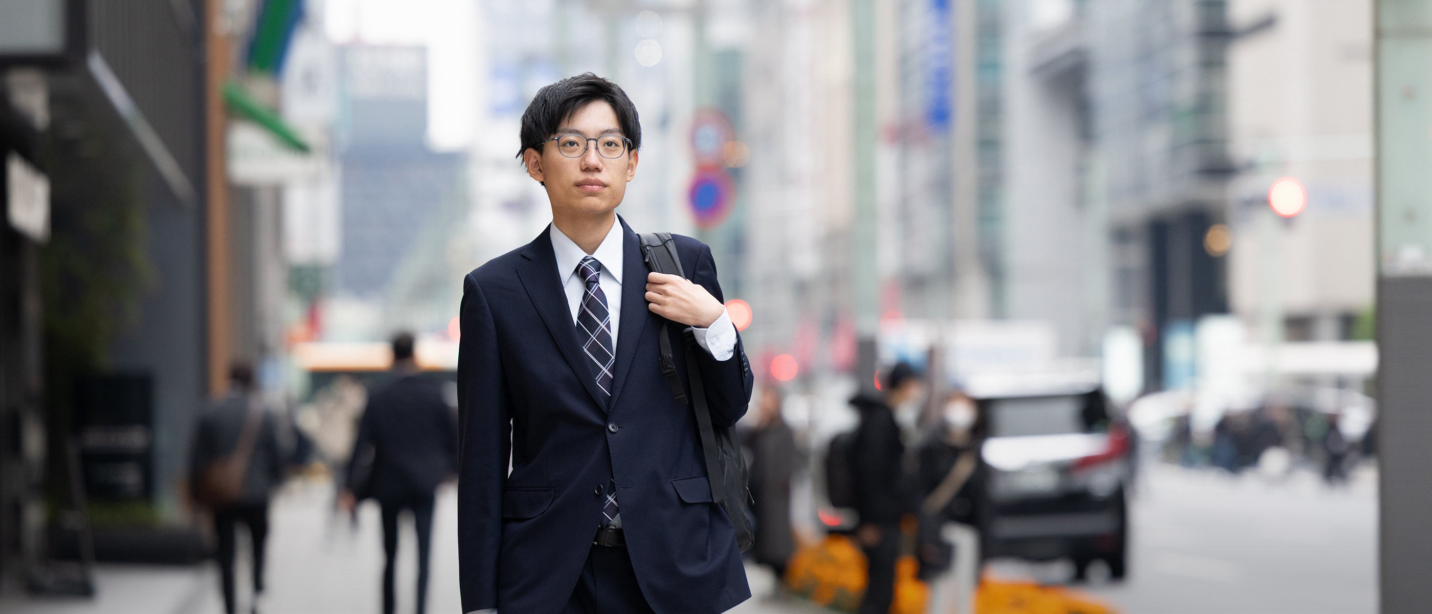 街を歩くY.K.さん様子