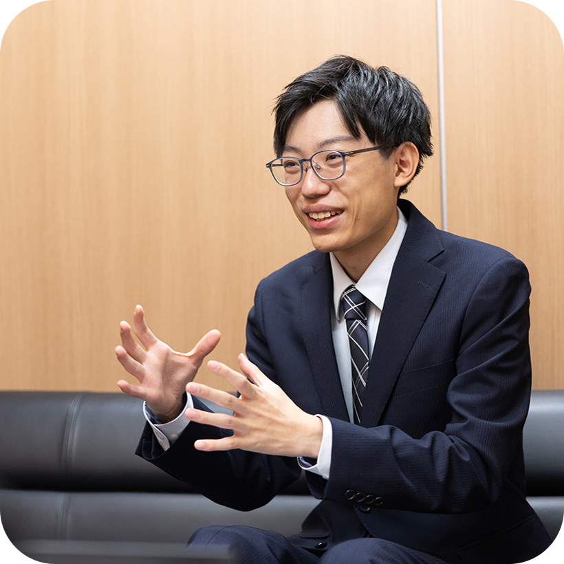 インタビュー中のY.K.さんの様子