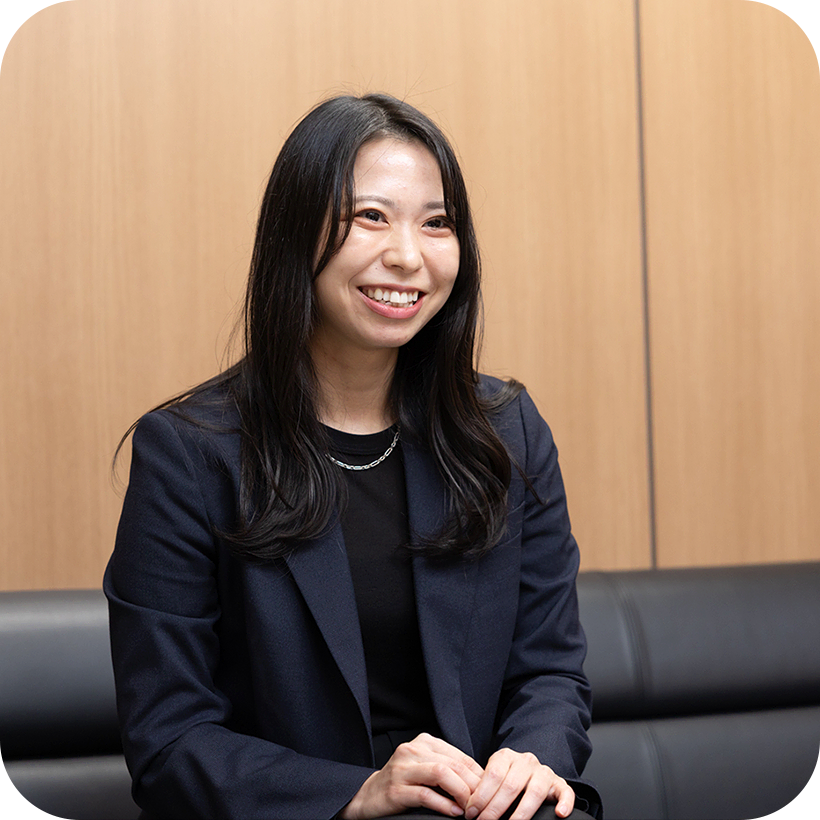 インタビュー中のR.M.さんの様子