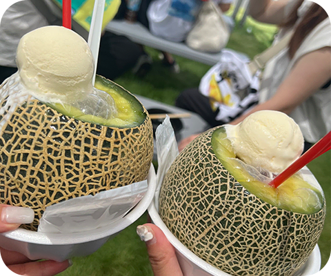 R.M.さんがプライベートで音楽フェスに行った際に楽しんだメロンのスイーツの写真